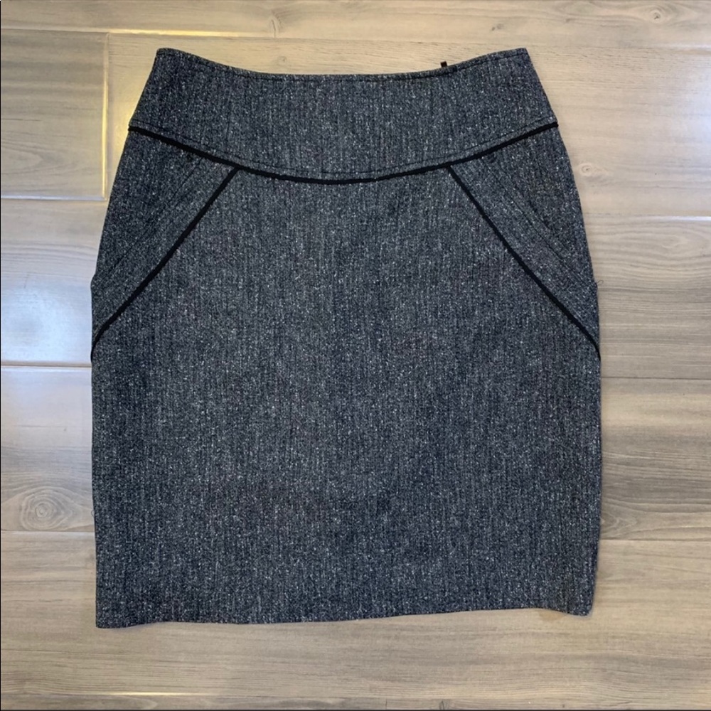 Tahari size 8 pencil skirt with pockets